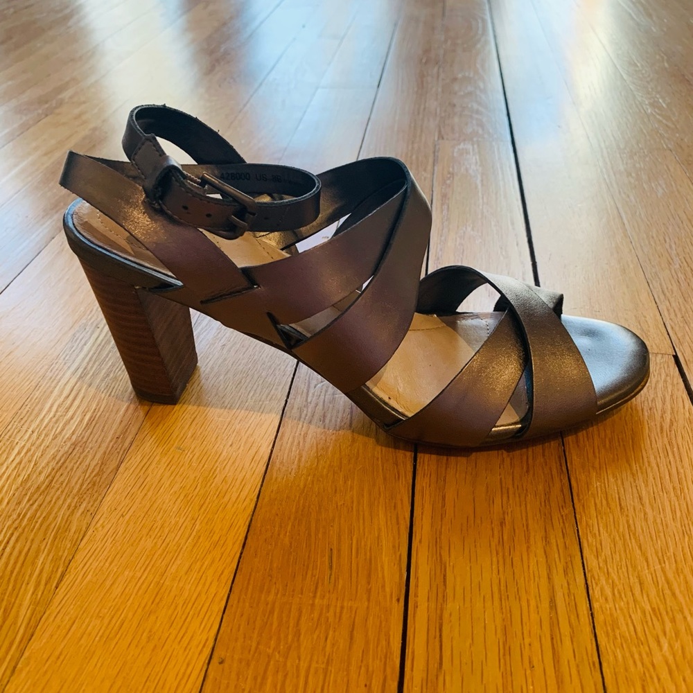 Brand new Lands End dress sandals 8 gunmetal NWT 3 1/2” heels